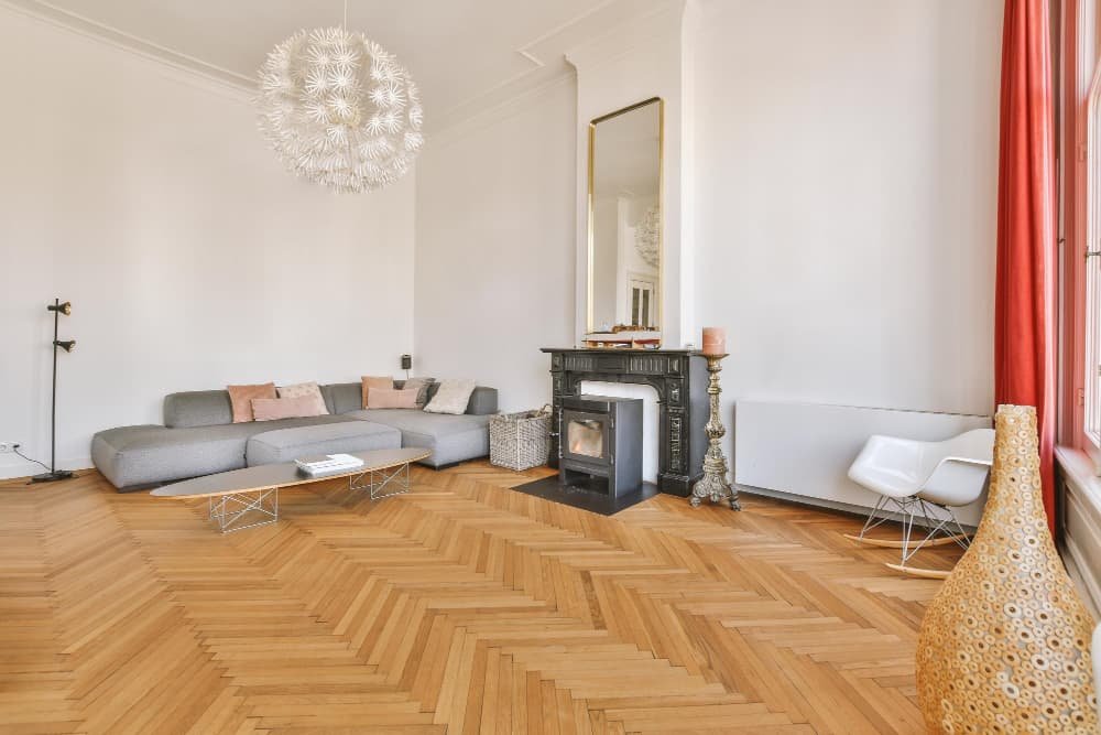 Beau salon parquet en chevron