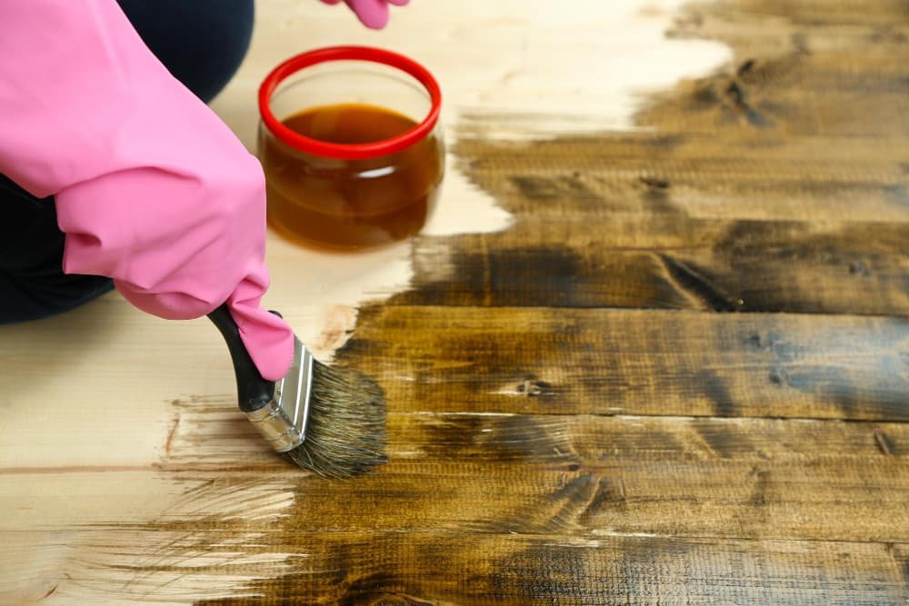 Appliquer du vernis de protection parquet