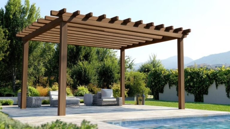Pergola en bois bord de la piscine