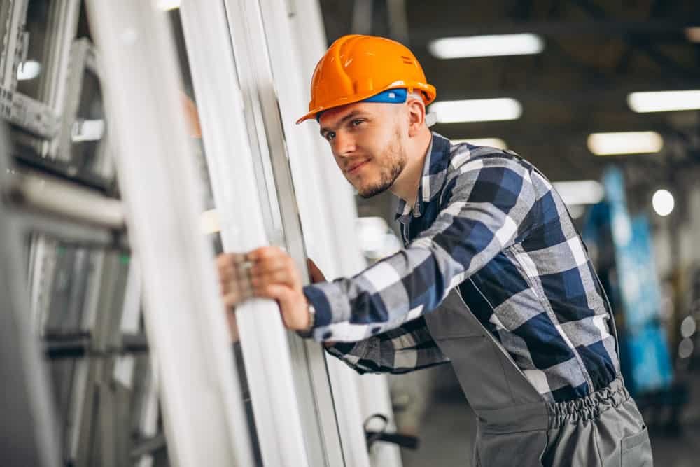 Un ouvrier dans usine