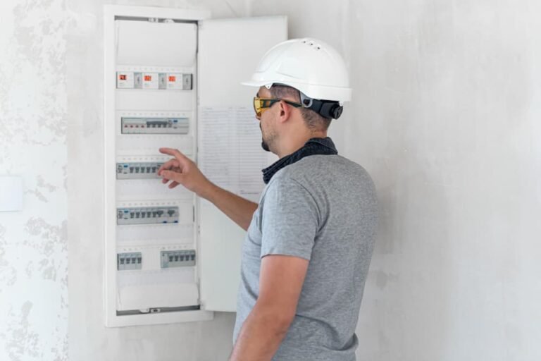 Technicien en électricité